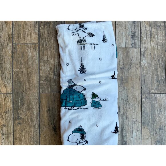 CHRISTMAS Peanuts “Snoopy Puffy Jacket” Soft Plush Throw Blanket Collection - Picture 2 of 5
